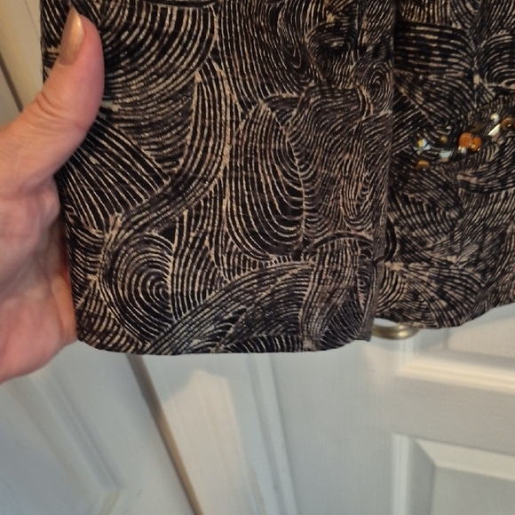 Chico's Elegant Black and White Beaded Jacket In Crop Length Chicos Size 0 - Picture 4 of 9